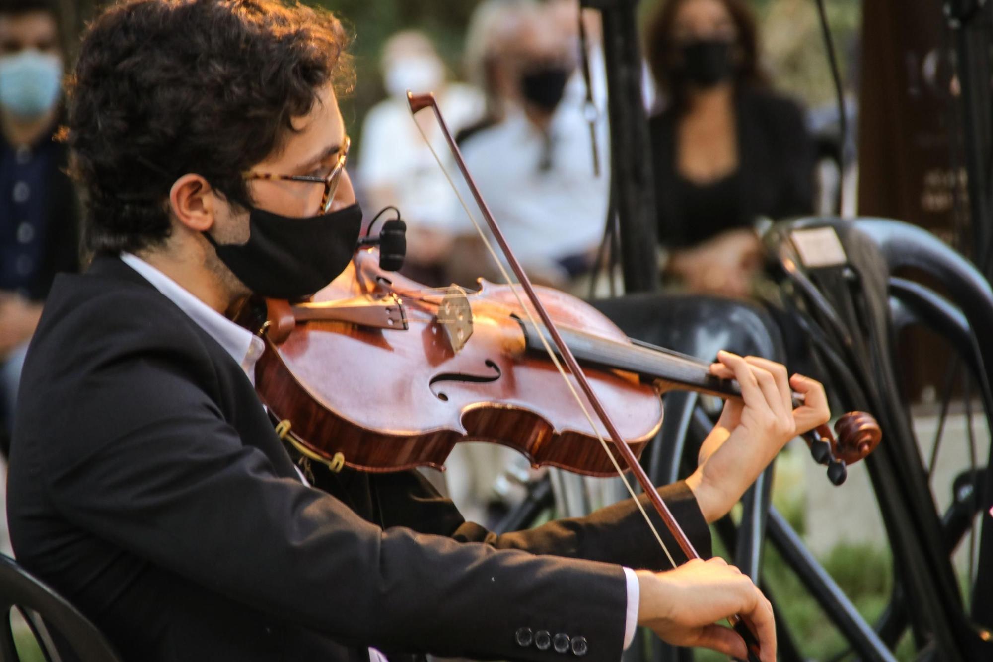 Alcoy homenajea a los 81 fallecidos a causa de la Covid 19