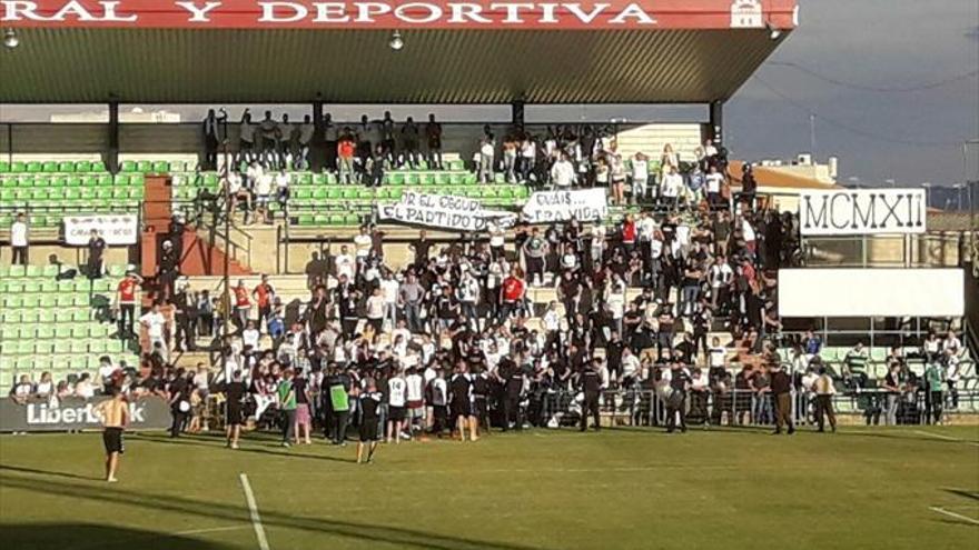 El Mérida estará arropado por su afición en el decisivo duelo frente al Córdoba B