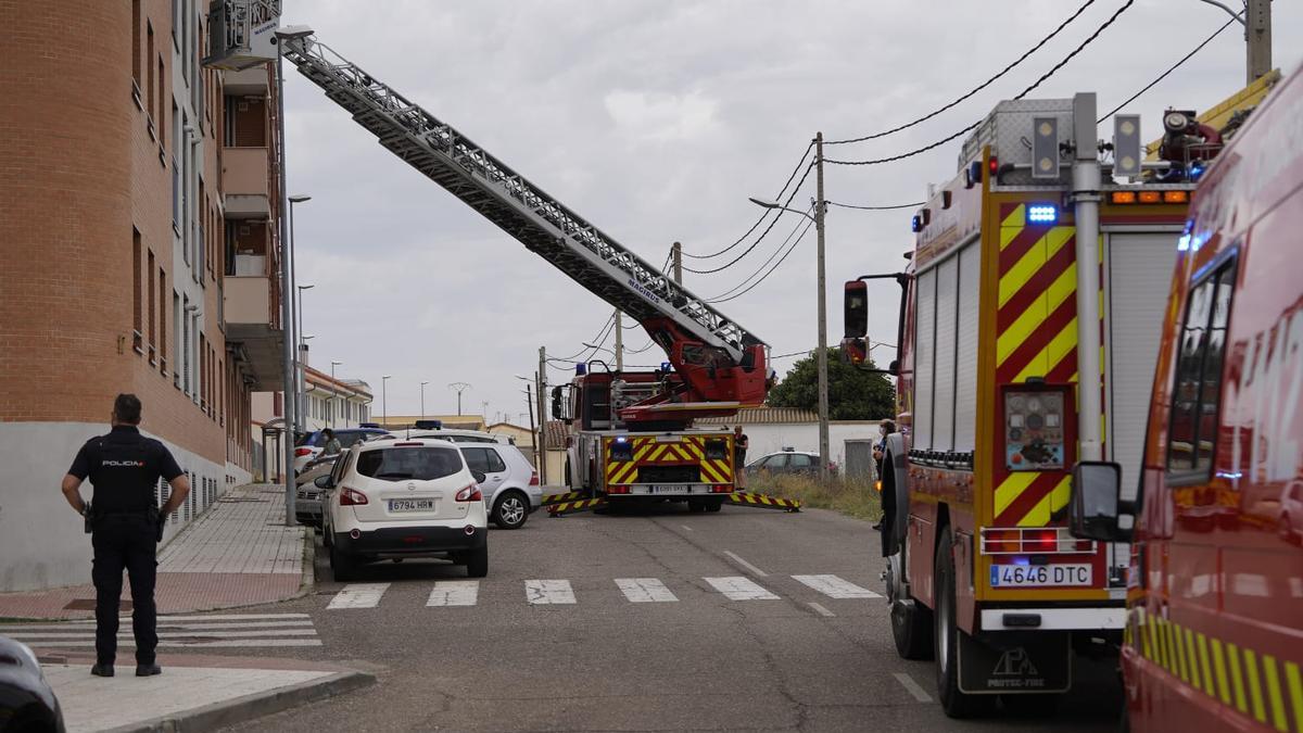 Camión escala de los Bomberos de Zamora.