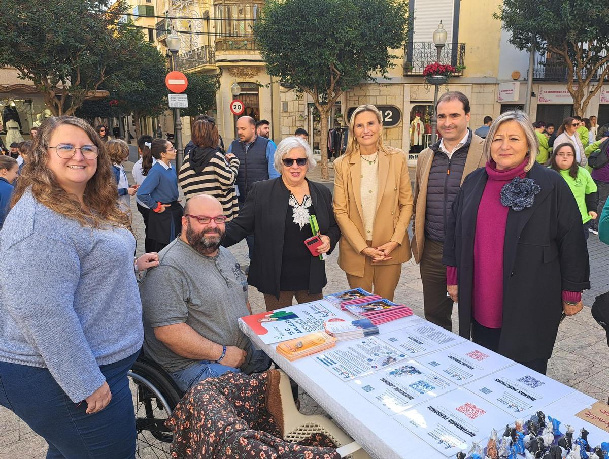 La delegada del Consell visita Vinaròs y participa en el Día Internacional de las Personas con Discapacidad