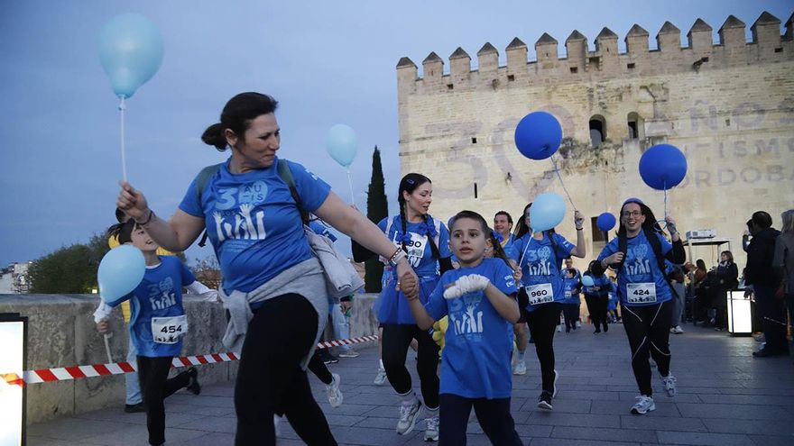Córdoba se ilumina de azul