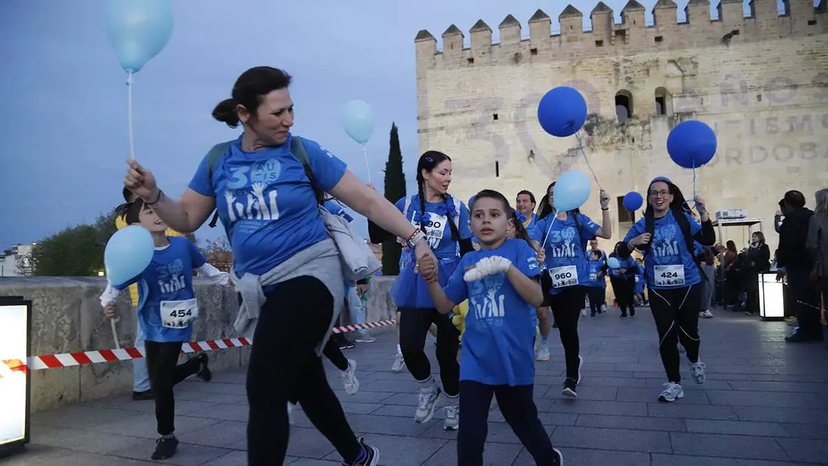 Córdoba se tiñe de azul para visibilizar a las personas con autismo