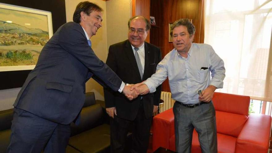 Reunión, ayer, entre Miguel Ángel Escotet y el alcalde, Miguel Fernández Lores. // Gustavo Santos