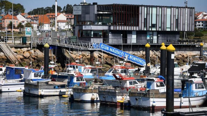 Flota amarrada en el Puerto de Portonovo. | GUSTAVO SANTOS