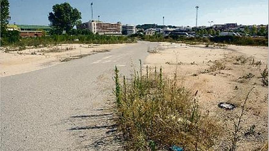 Imatge del solar on es construirà la piscina que integrarà la nova àrea esportiva de Lloret.