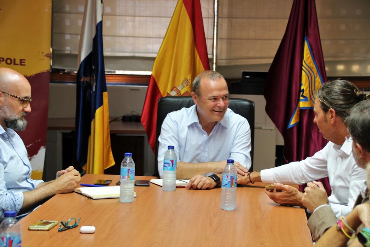 Imagen de la reunión mantenida con el CN Metropole de Las Palmas de Gran Canaria.