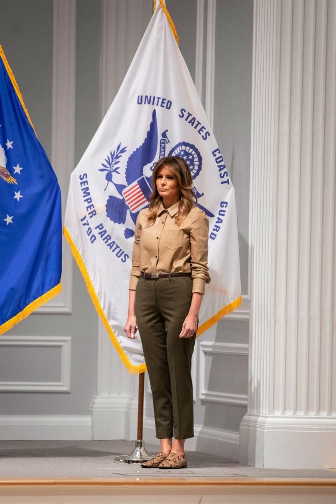 Melania Trump con mocasines de Zara con estampado de pitón