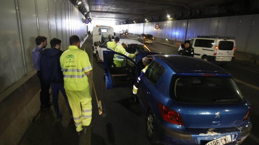 Retenciones y desvíos por un accidente múltiple en el túnel de Los Omeyas