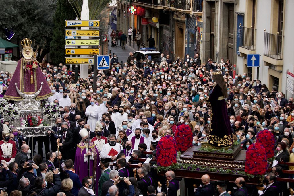 La Virgen de la Fuensanta sale en procesión rogativa por el fin de la guerra en Ucrania