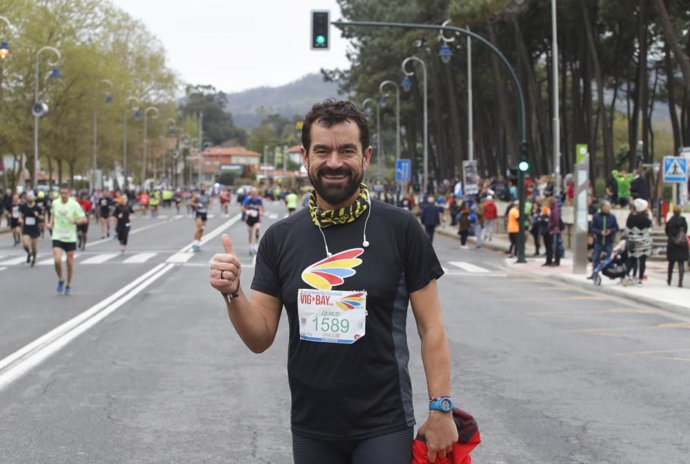 Más de 4.000 corredores toman la salida en Samil del medio maratón.