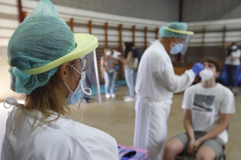 Extracció de mostres PCR a l'escola Bell-lloc de Girona