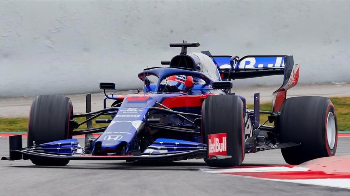 El ruso Daniil Kvyat ha revolucionado hoy los ensayos de F-1 de Montmeló al lograr el mejor tiempo con el Toro Rosso-Honda.