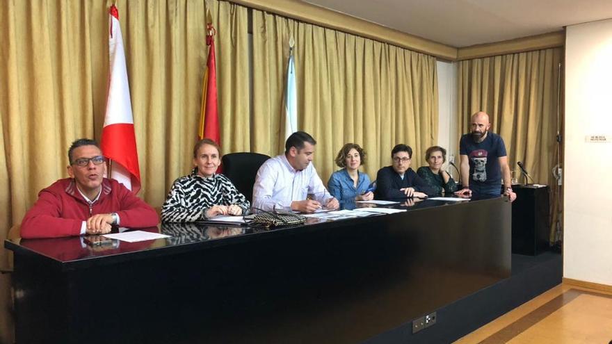 Representantes sindicales, esta mañana en Vigo. // M. Fontán