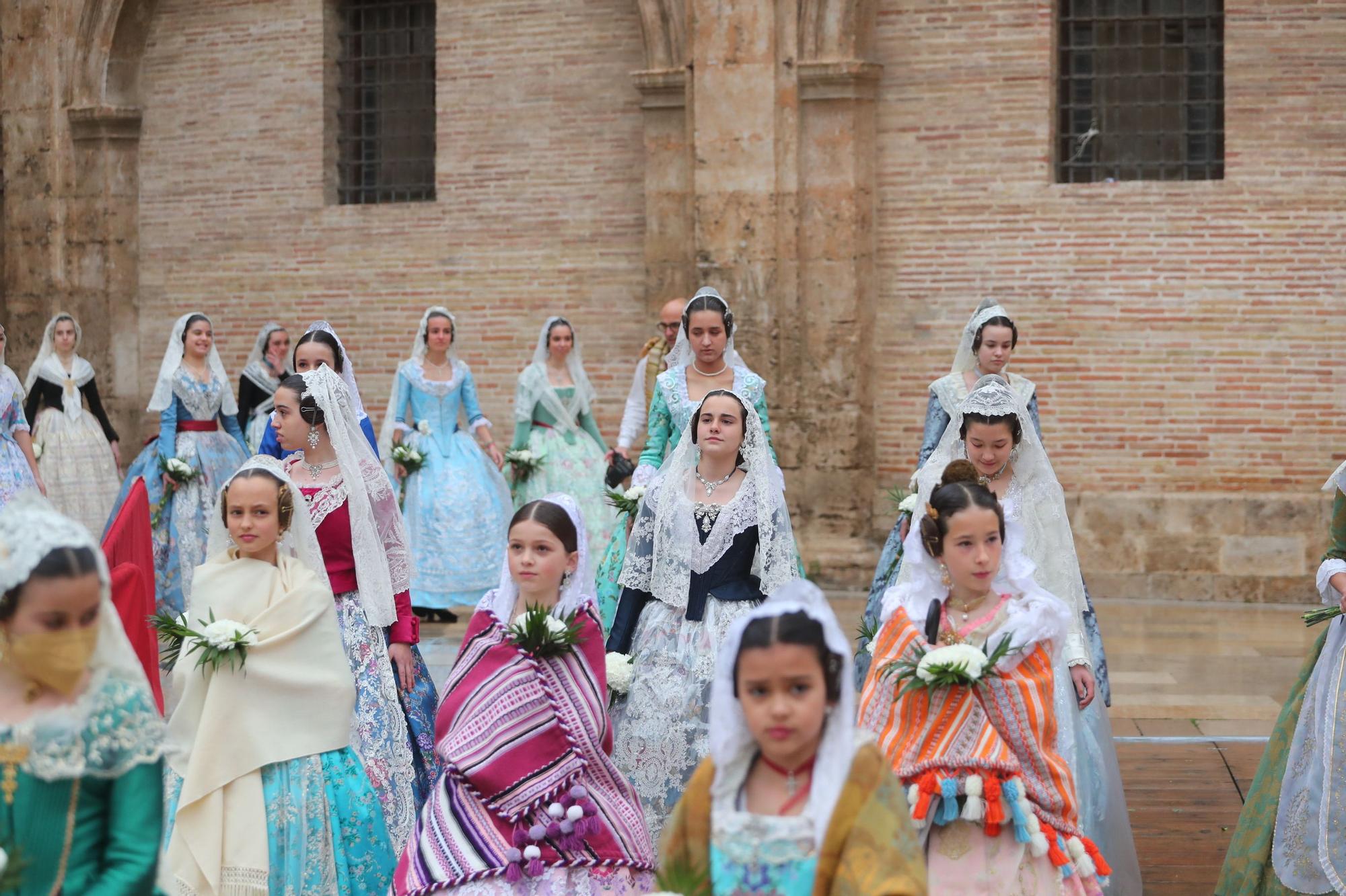 Búscate en el primer día de ofrenda por la calle de la Paz (entre las 17:00 a las 18:00 horas)