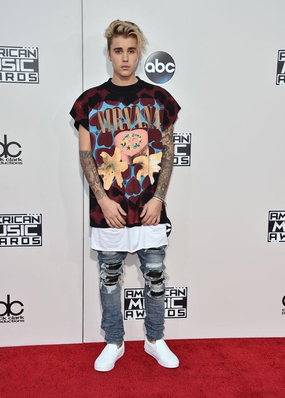 Justin Bieber, en la alfombra roja de la gala de los AMAs 2015.