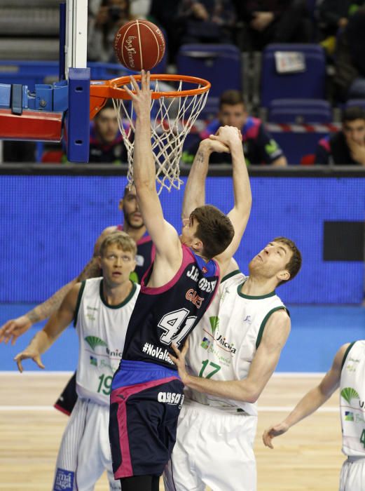 El Unicaja frena su racha victoriosa con una derrota en el BarclayCard Center de Madrid