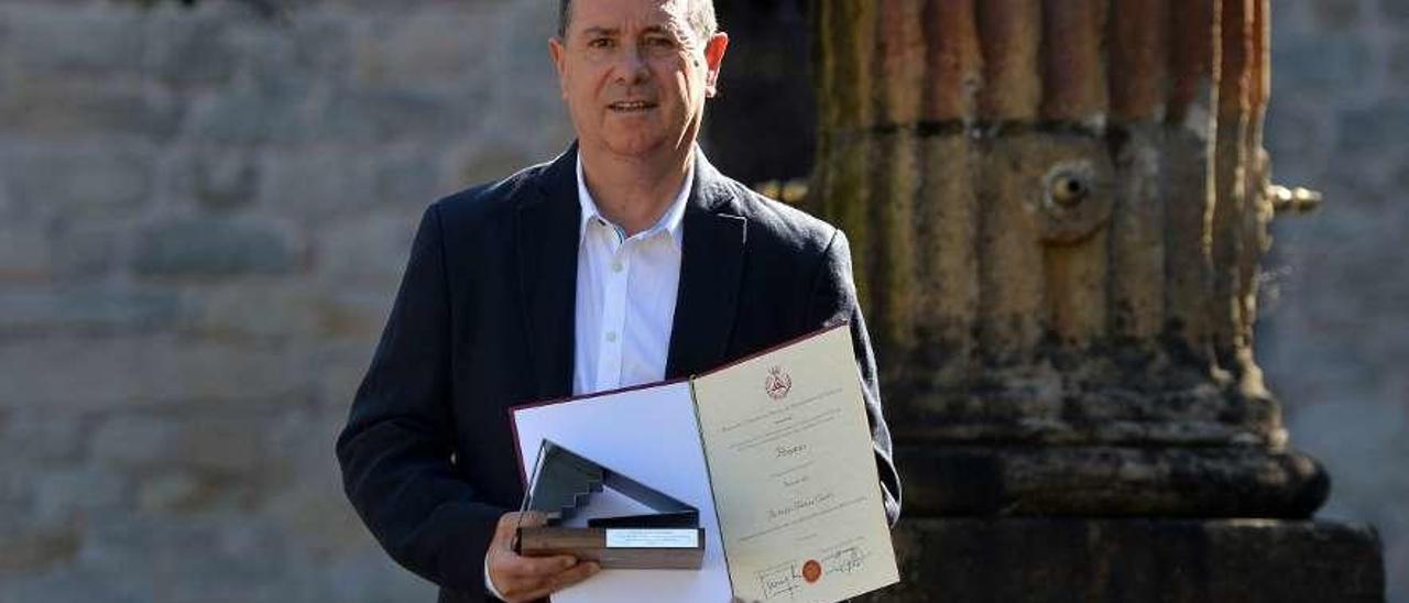 Antonio Gómez intervino ayer en el Colegio de Arquitectos Técnicos de Pontevedra. // G. S.