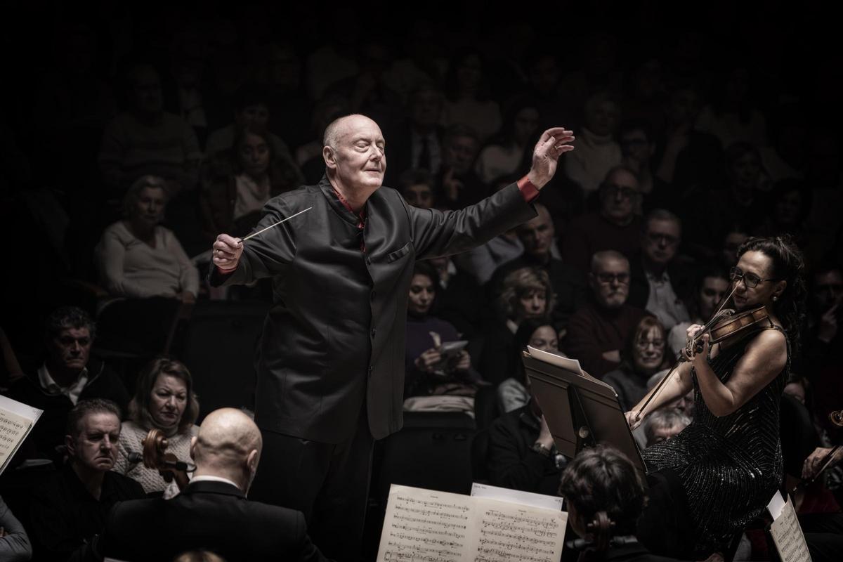 Paul McCreesh, durante su dirección.