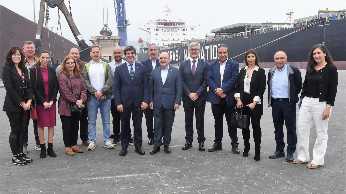 Visita de empresarios zamoranos al puerto de Coruña