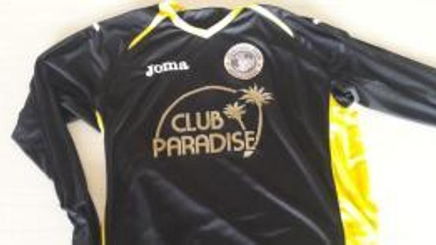 La camiseta amb el logo del Club Paradise de la Jonquera.