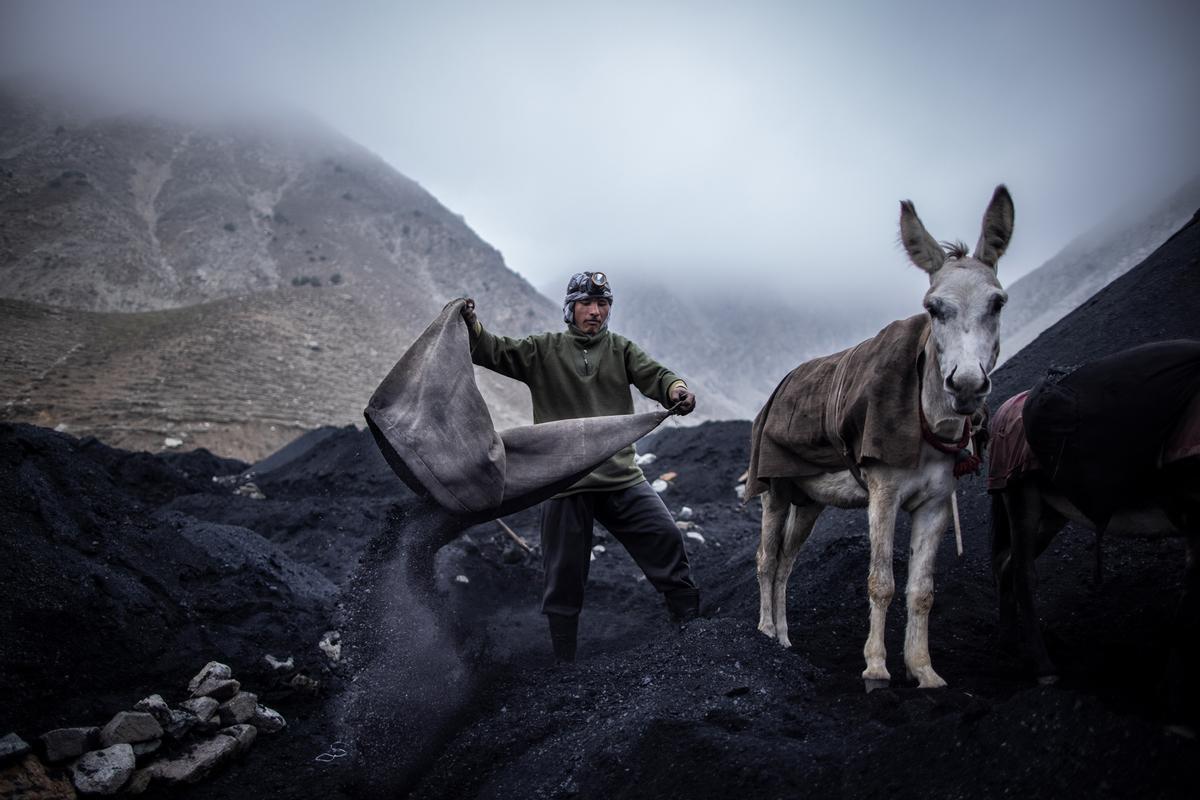 Así es la dura vida en las minas de carbón de Chinarak (Afganistán)