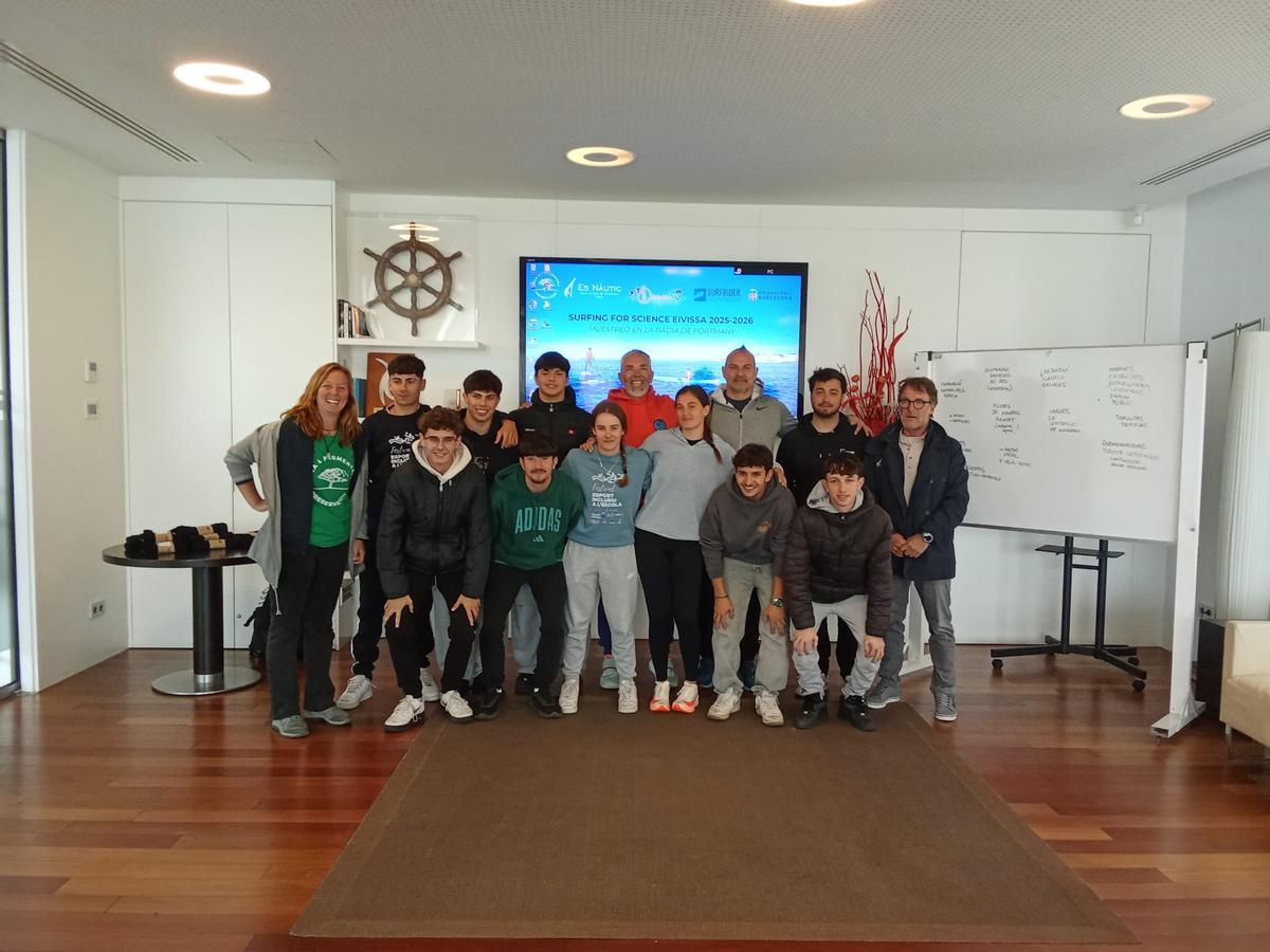 Los estudiantes de IÈS Balàfia en el proyecto Surfing for Science