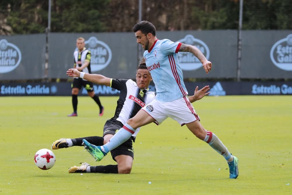 Las mejores imágenes de la semifinal del playoff de ascenso entre el Celta B y el Cartagena en un campo de Barreiro abarrotado.