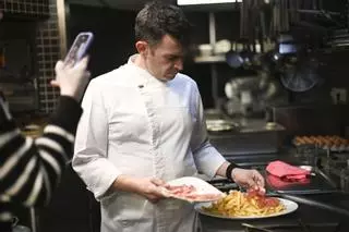 Rubén Marqueta, chef del restaurante Bulebar, explica el motivo por el que cobran el menú de los ausentes a una reserva: "Es una pasta"