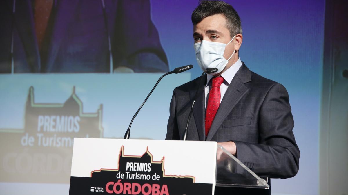 Rafael Romero, director de Diario CÓRDOBA, se dirige al público y a los premiados.