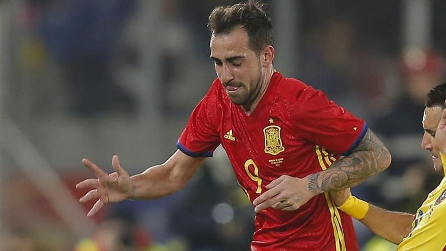 Paco Alcácer, en un partido con España.