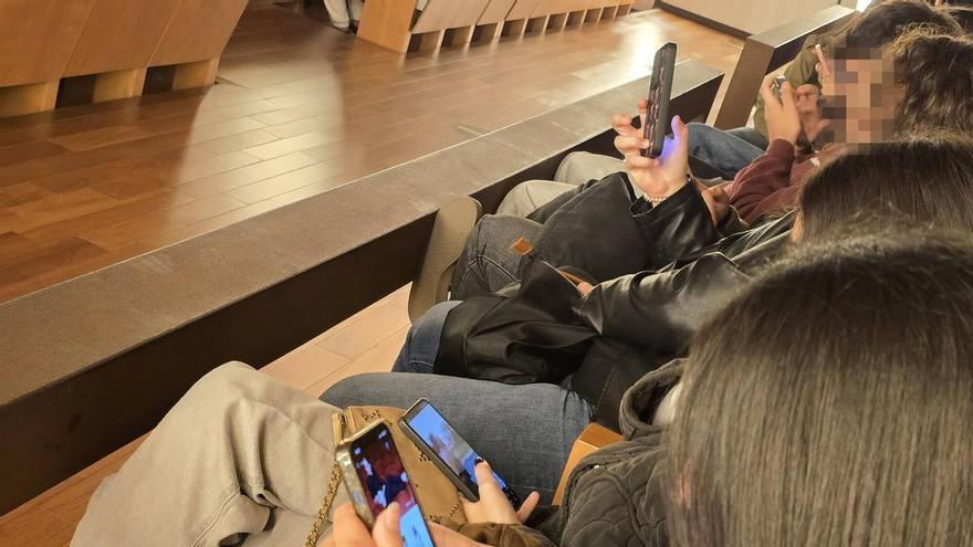 Uno de cada seis adolescentes entre 14 y 15 años usa redes sociales de forma problemática en Galicia