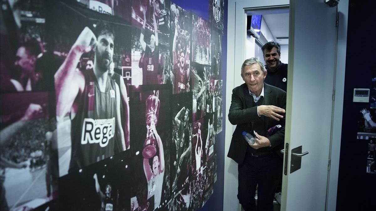 Svetislav Pesic abandona la sala de prensa del Palau Blaugrana