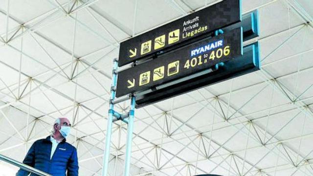 Canarias se prepara para recibir a finales de mes a los primeros turistas nacionales y en julio a los primeros extranjeros.