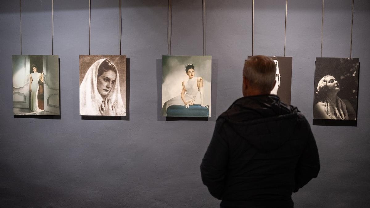 Imágenes de Alicia Navarro del Centro de Fotografía Isla de Tenerife. La de la derecha es, en realidad, su hermana Olga.