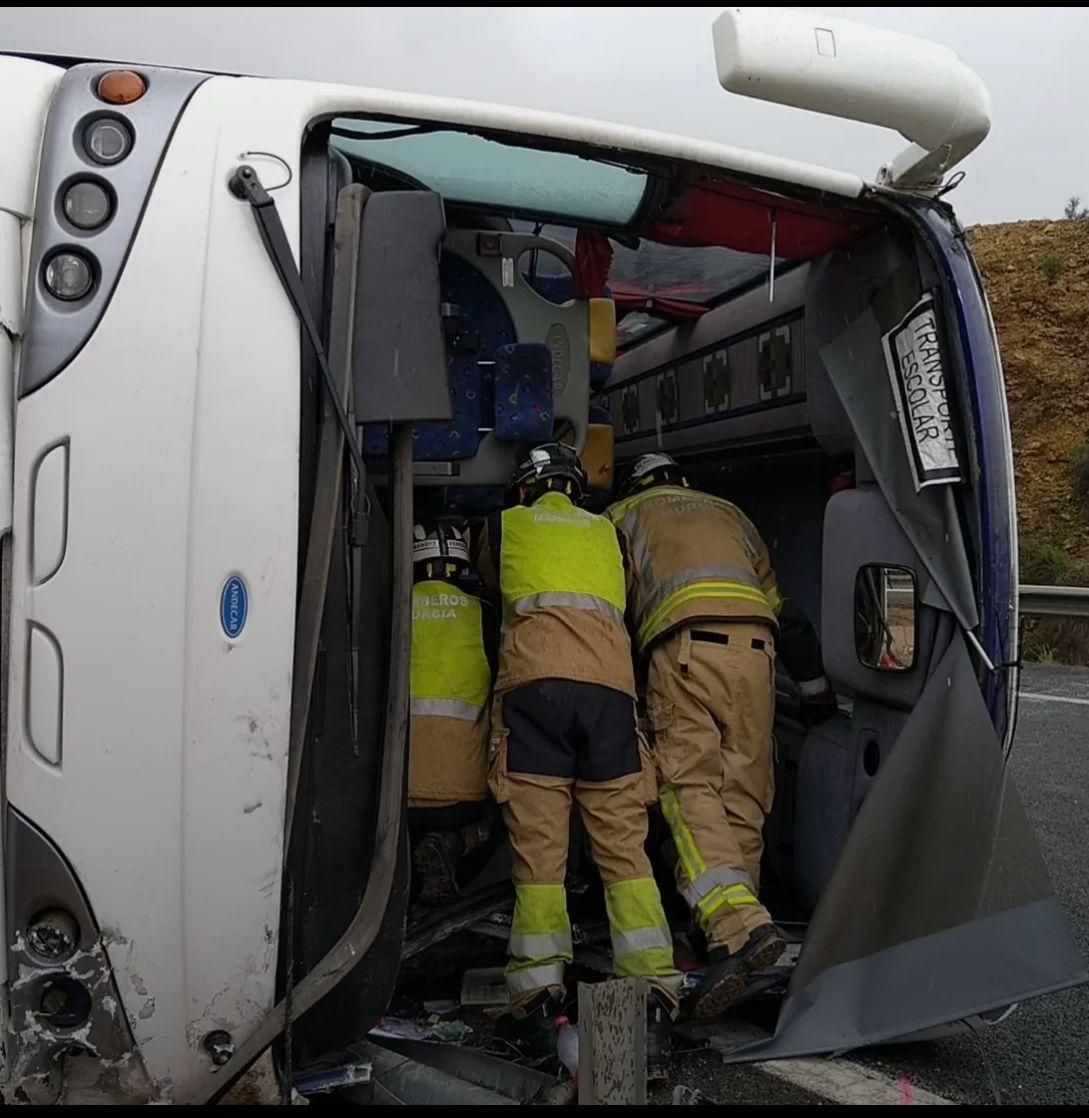 El accidente del autobús del Imserso volcado en Murcia, en imágenes