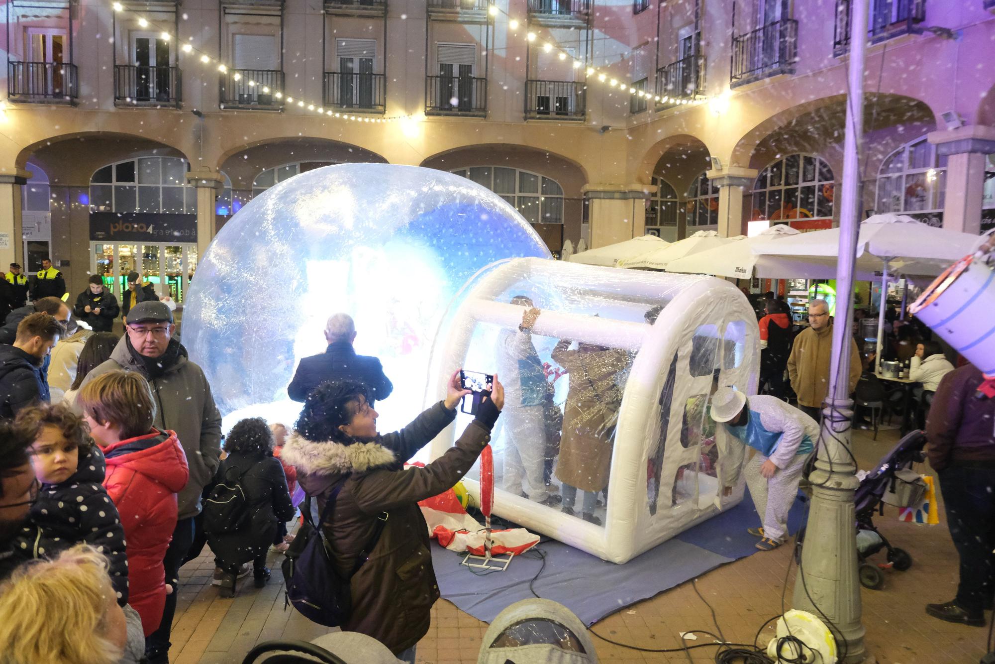 La Navidad llega a Elda con el encendido del alumbrado y la inaguración de su mercadillo navideño