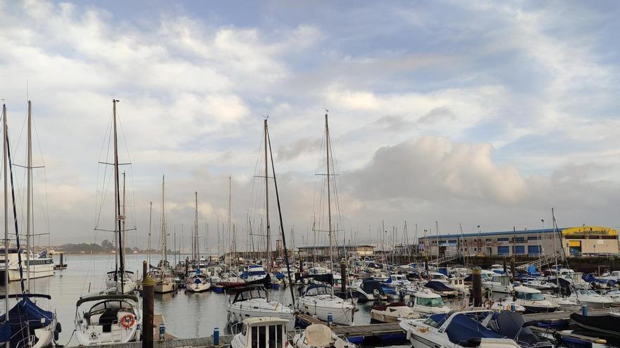 El puerto deportivo Rodeira de Cangas se queda sin bandera azul a la espera de un desfibrilador