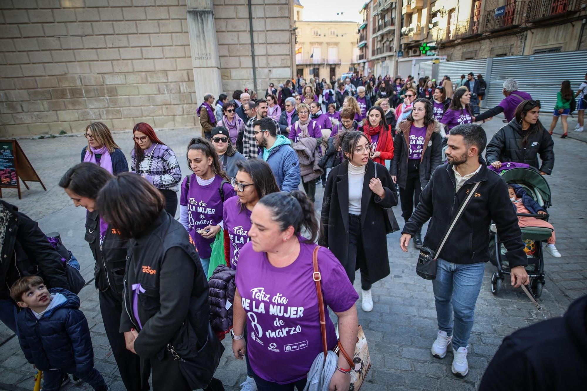 El morado de la manifestación del 8M Día Internacional de la Mujer llena las calles de Orihuela