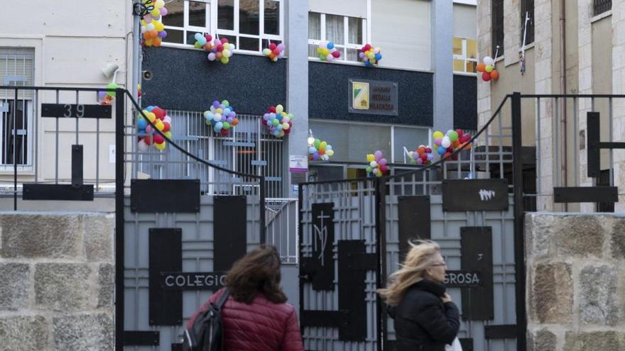 Fachada exterior del colegio Medalla Milagrosa