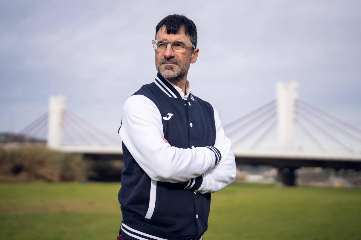Jesús Ángel García Bragado posando para EL PERIÓDICO en el Parc Fluvial del Besòs