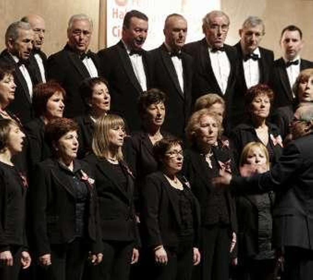 Coral polifónica Novos aires
Desde su fundación en 1999, el grupo integrado por 45 voces mixtas ha difundido el nombre de Nigrán en diversos intercambios culturales y ha grabado dos discos. Su máxima es "trabajar y disfrutar con ilusión de la música".
José Lores