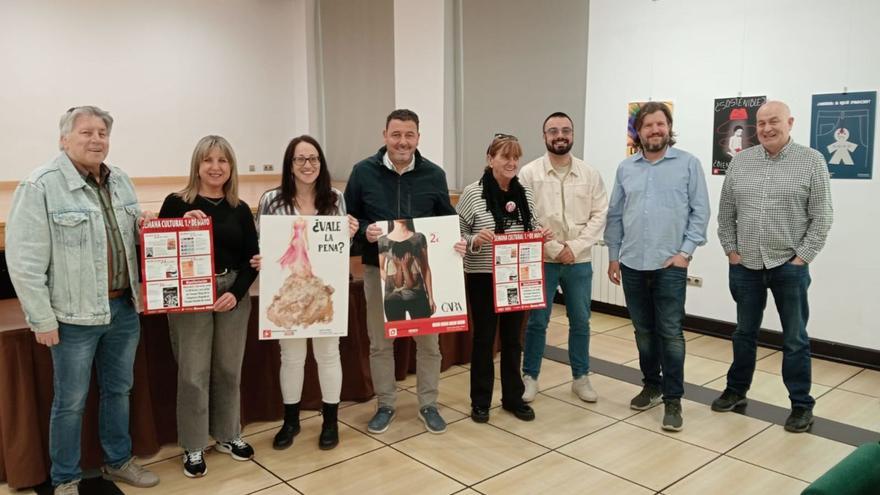 Presentación del programa con Esther Barbón, segunda por la izquierda, y Julio García, Alcalde de Laviana, cuarto por la izquierda. | LNE