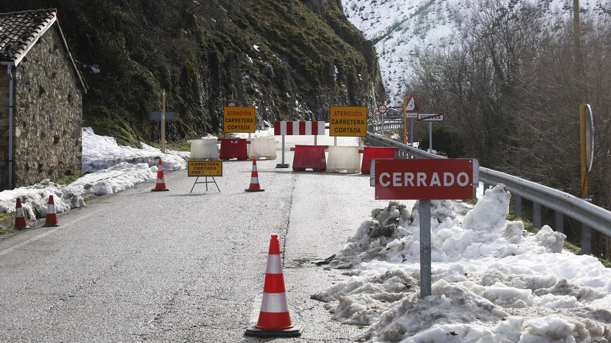 El inicio de la ascensión a San Isidro, cerrada por el alud en el que fallecieron dos operarios.