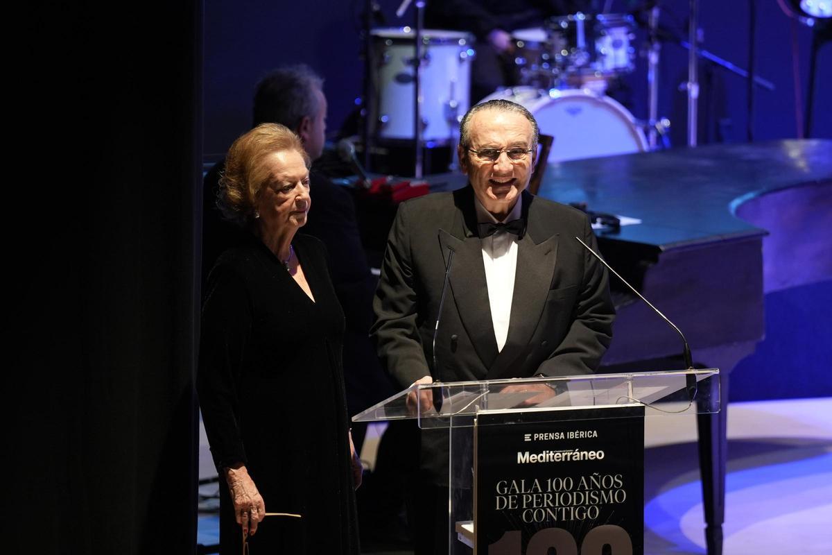El presidente de Grupo Prensa Ibérica, Javier MOll; y la vicepresidenta, Arantza Sarasola, regresan a Castellón para recoger esta tarde la Distinción Extraordinaria de la Universitat Jaume I en el Paranimf.