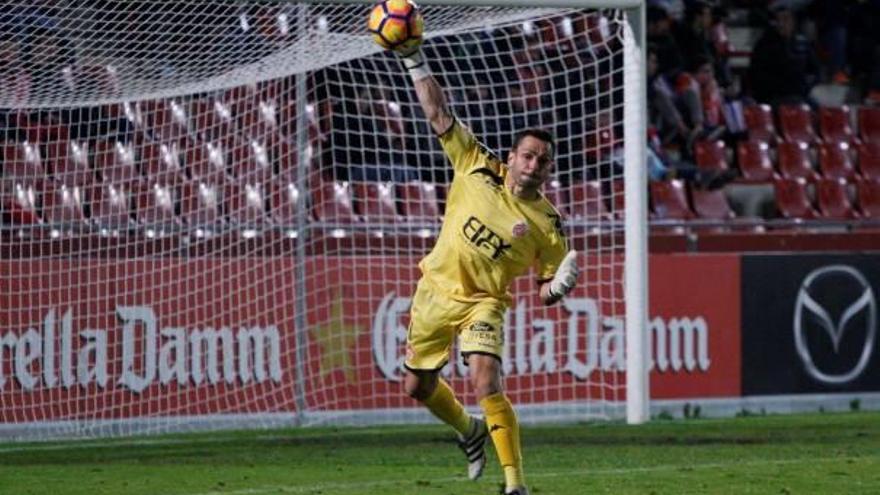 René treu de porteria durant el Girona-Lugo d&#039;aquesta temporada.