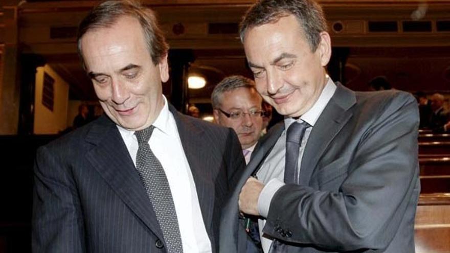 José Antonio Alonso y José Luis Rodríguez Zapatero, ayer.