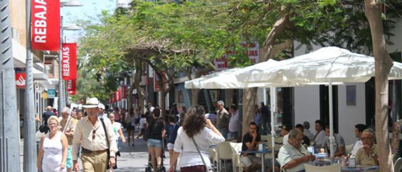 Zona comercial abierta en la calle Real de Arrecife.