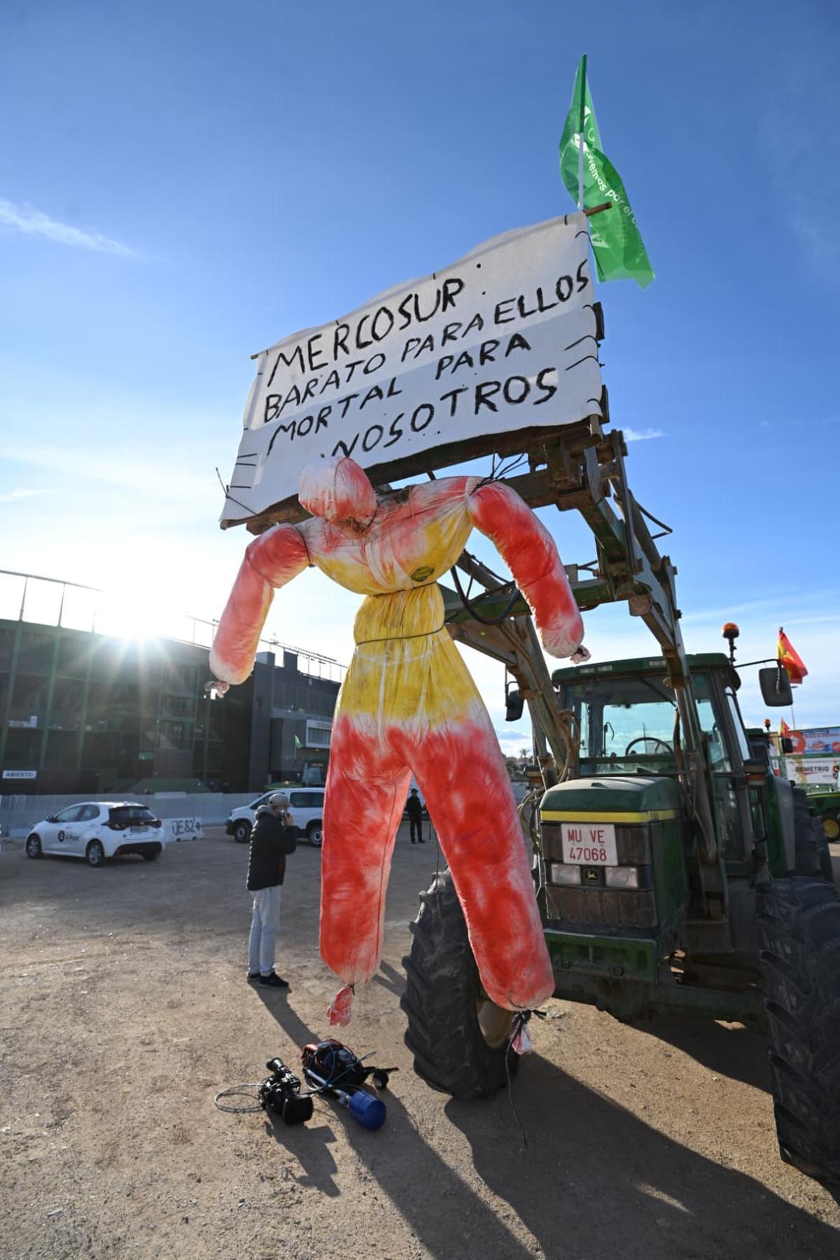 Así ha sido la salida de la tractorada desde Elche