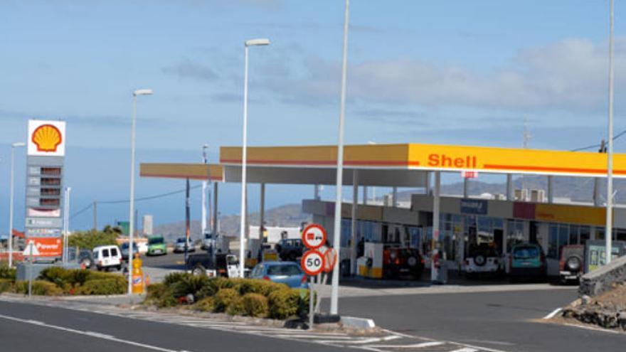 Los precios de la gasolina y el diésel en La Palma están &#039;por las nubes&#039;, en una situación insostenible para muchos ciudadanos.