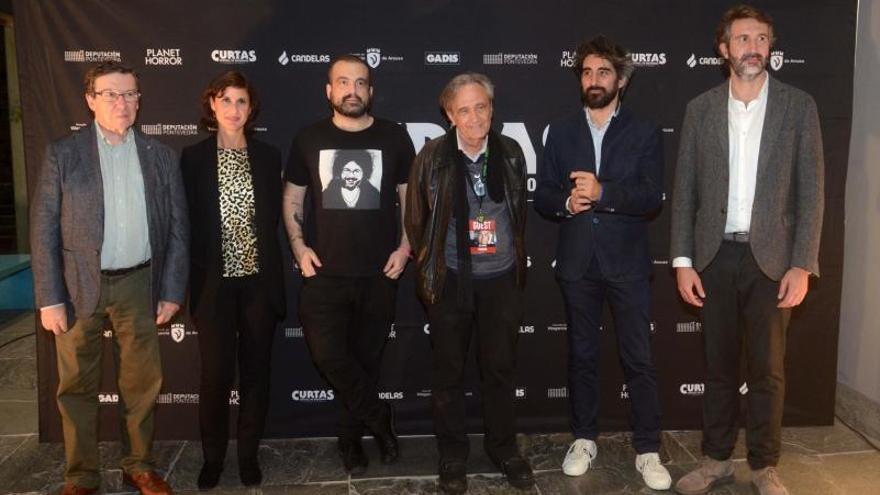 Nacho Vigalondo; Joe Dante y Manel Loureiro junto a las autoridades en los prolegómenos de la gala. |  